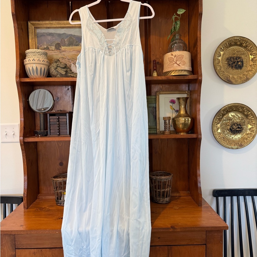 Vanity Fair Baby Blue Nightgone